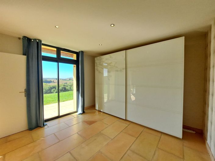 Image No.12-4 Bed House for sale