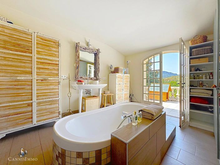 Image No.11-3 Bed House for sale