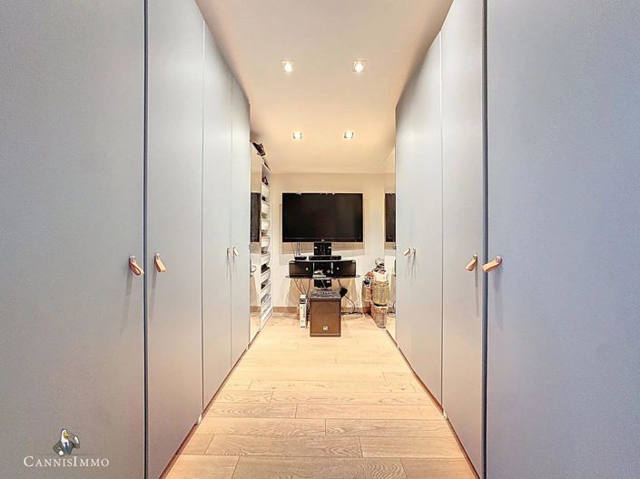 Image No.14-3 Bed House for sale