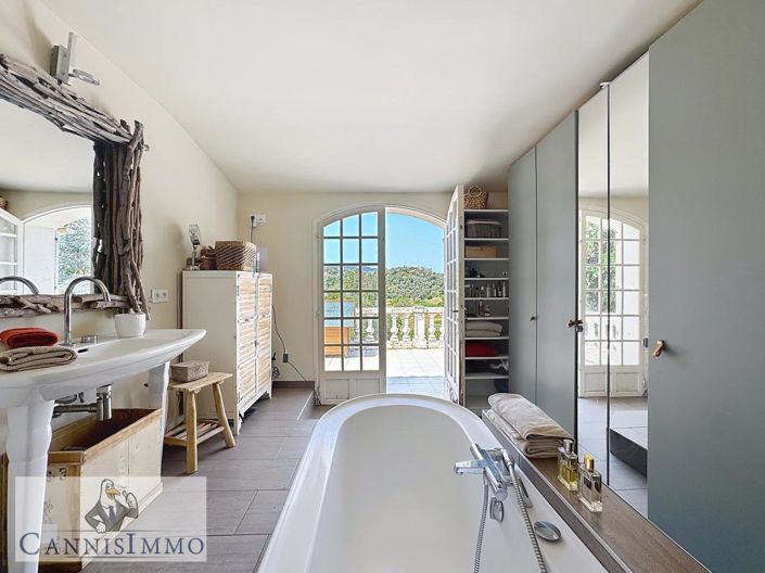 Image No.7-3 Bed House for sale