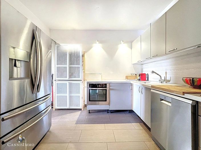 Image No.9-3 Bed House for sale