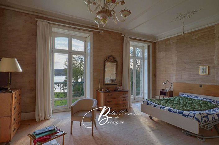 Image No.12-6 Bed Property for sale