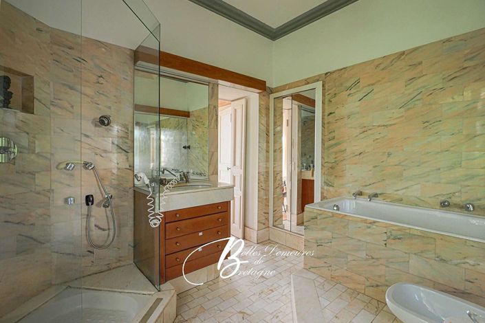 Image No.14-6 Bed Property for sale