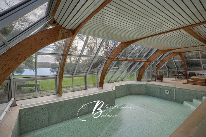 Image No.5-6 Bed Property for sale