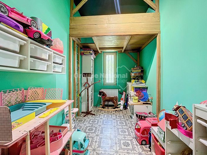 Image No.16-5 Bed Property for sale