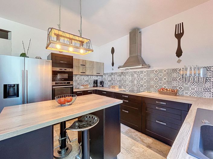 Image No.7-5 Bed Property for sale