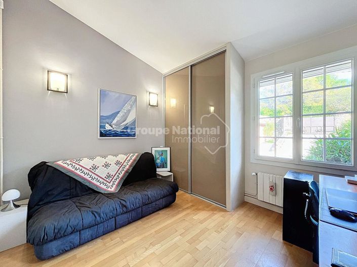 Image No.14-5 Bed Property for sale