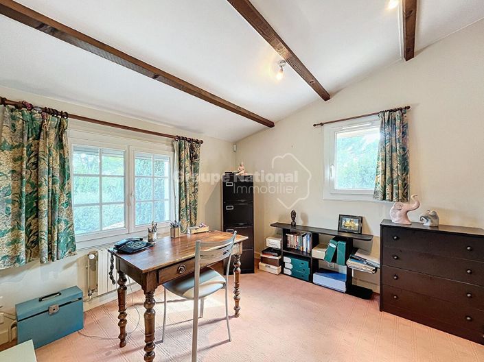 Image No.20-5 Bed Property for sale