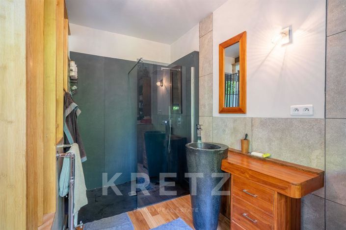 Image No.12-6 Bed House for sale