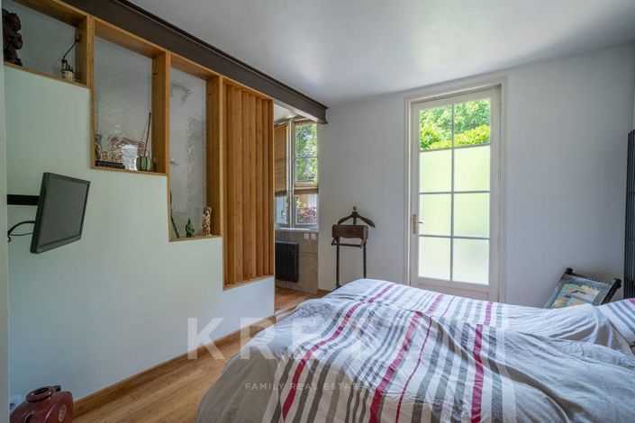 Image No.14-6 Bed House for sale