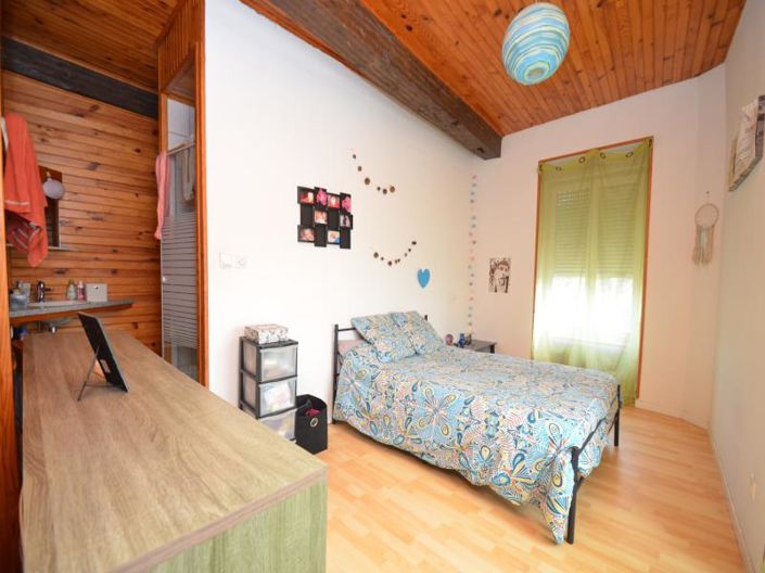 Image No.6-8 Bed House for sale