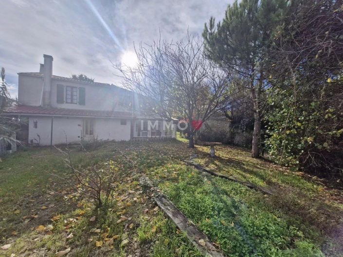 Image No.17-5 Bed House for sale