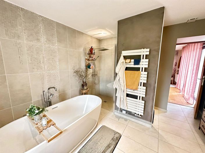 Image No.13-5 Bed House for sale