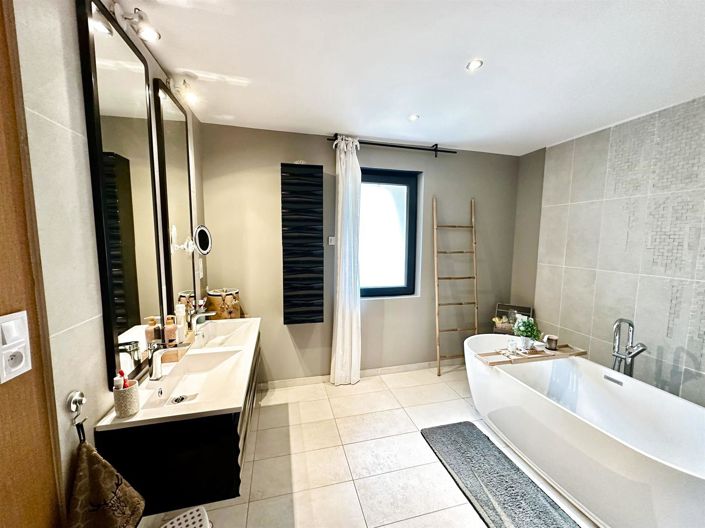 Image No.14-5 Bed House for sale