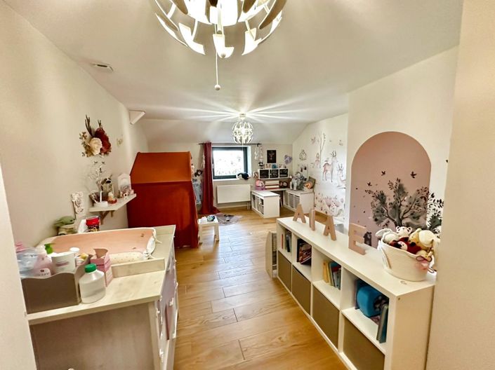 Image No.17-5 Bed House for sale