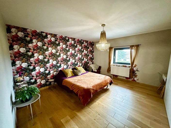 Image No.18-5 Bed House for sale