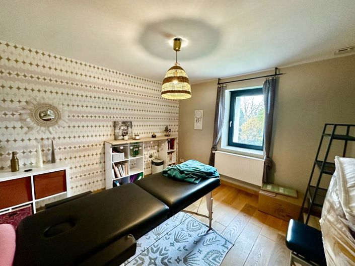 Image No.20-5 Bed House for sale