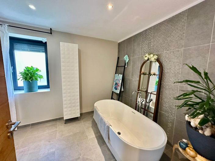 Image No.21-5 Bed House for sale