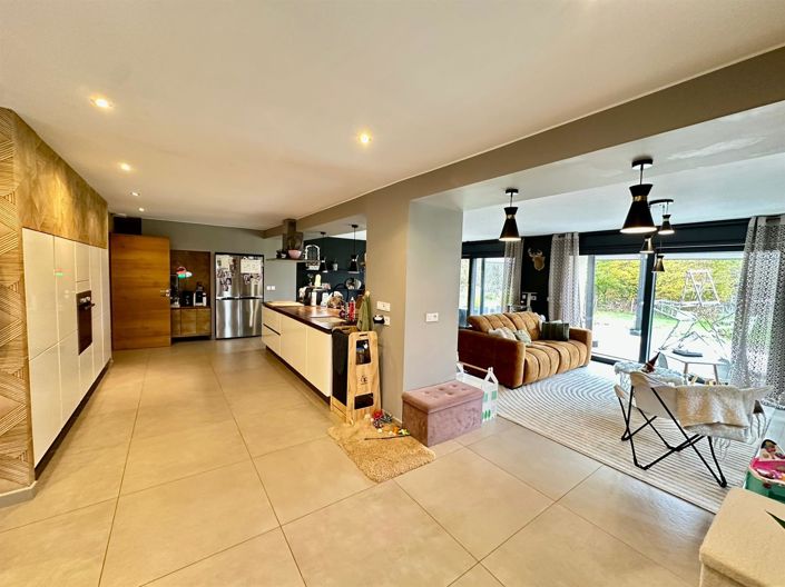 Image No.7-5 Bed House for sale