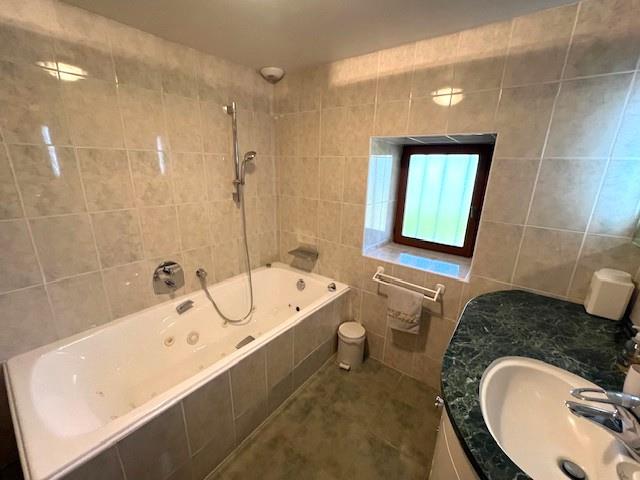 Image No.12-6 Bed House for sale