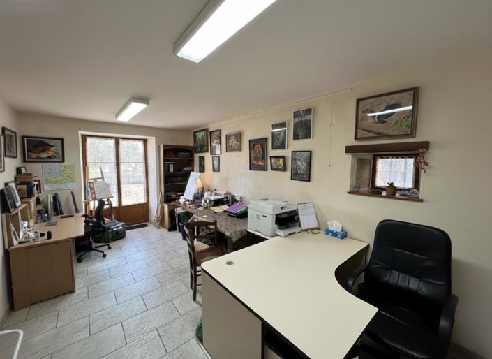 Image No.8-6 Bed House for sale