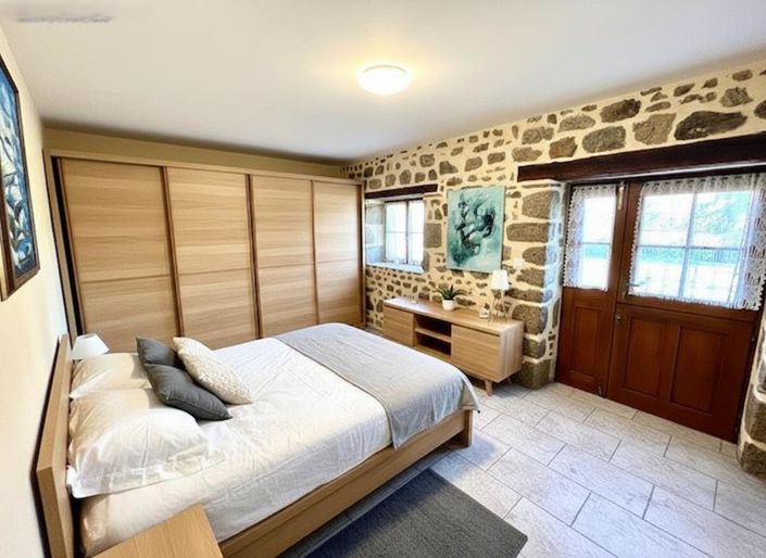 Image No.9-6 Bed House for sale