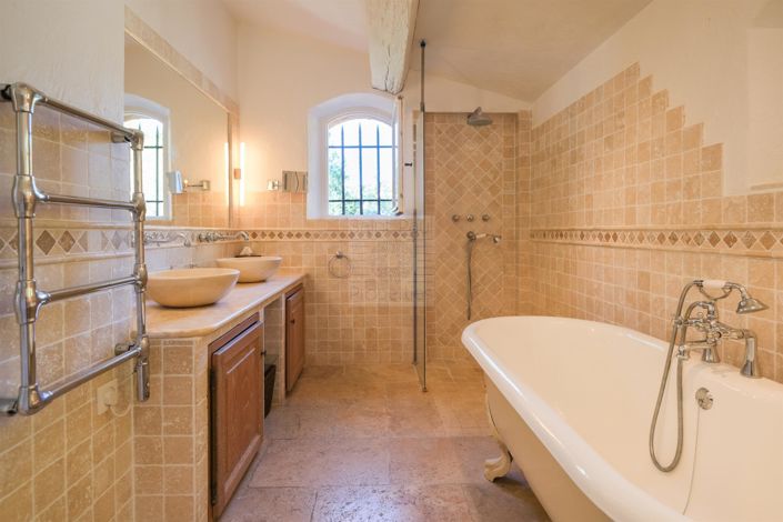 Image No.16-6 Bed House for sale