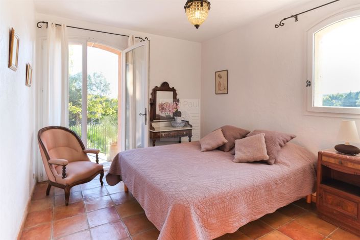 Image No.20-6 Bed House for sale