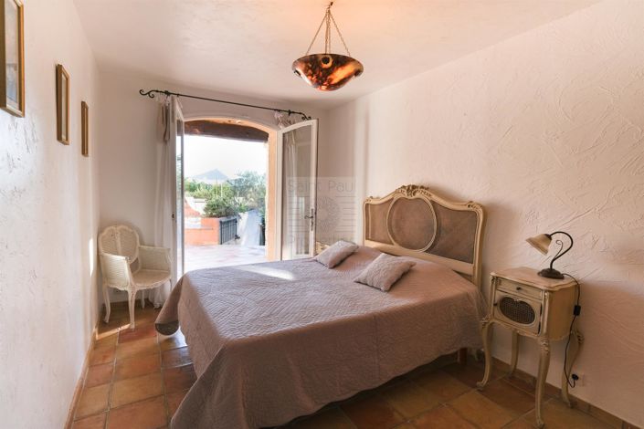 Image No.21-6 Bed House for sale