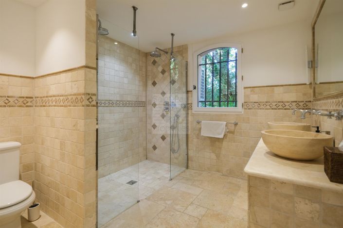 Image No.24-6 Bed House for sale