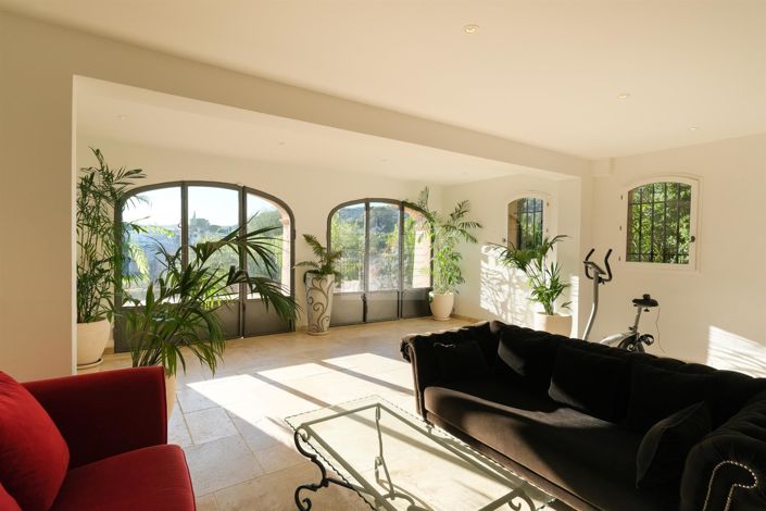 Image No.25-6 Bed House for sale