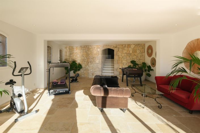 Image No.26-6 Bed House for sale