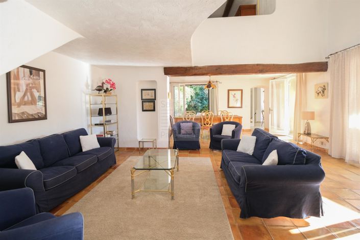 Image No.4-6 Bed House for sale