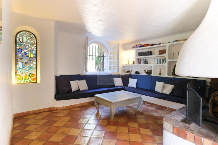 Image No.5-6 Bed House for sale