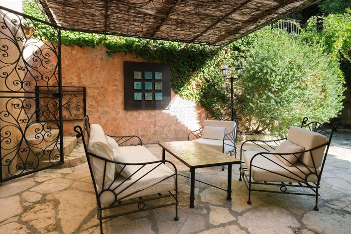 Image No.9-6 Bed House for sale