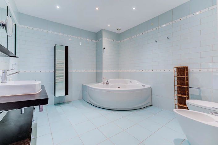 Image No.17-3 Bed Apartment for sale