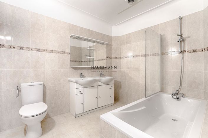 Image No.12-4 Bed Property for sale