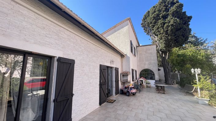 Image No.2-4 Bed House for sale