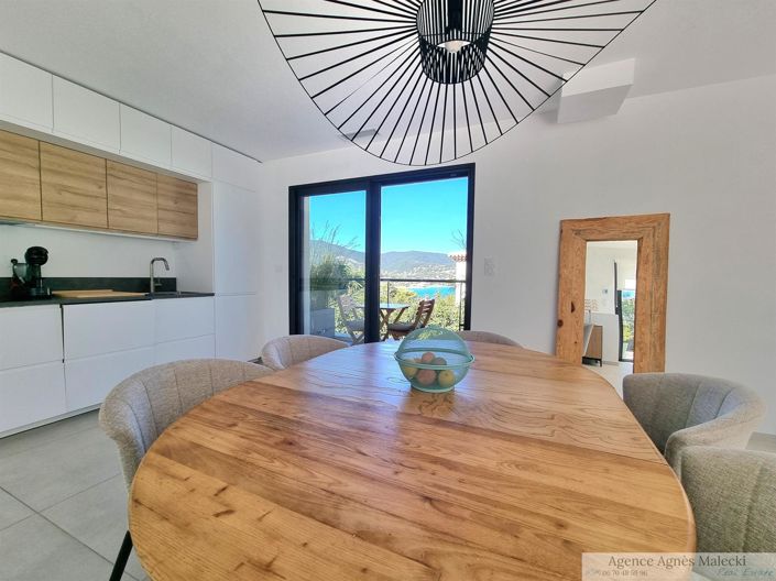 Image No.9-5 Bed House for sale