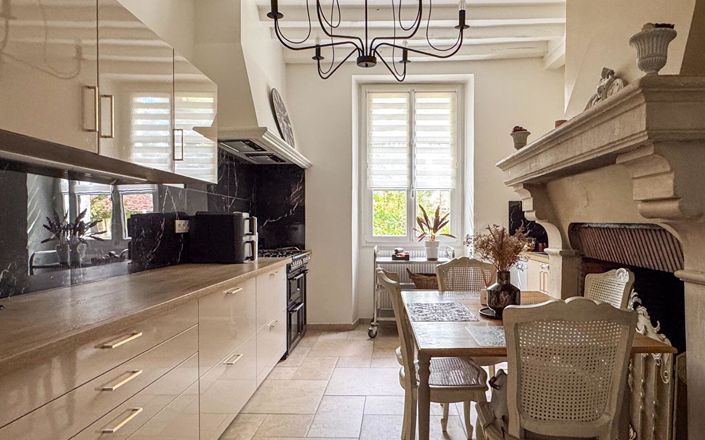 Image No.13-8 Bed Property for sale