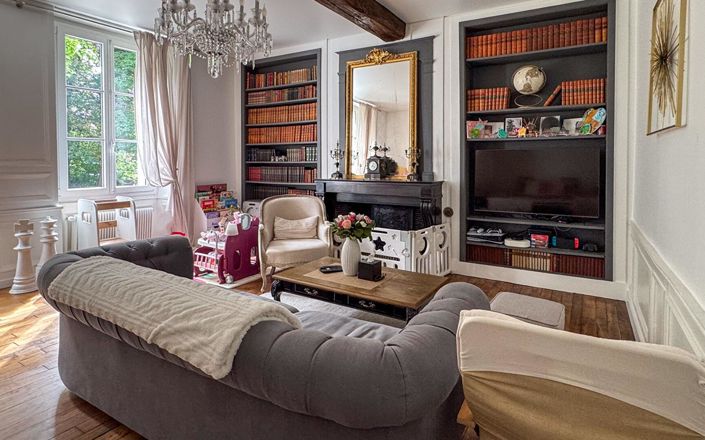 Image No.17-8 Bed Property for sale