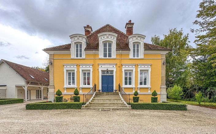 Image No.18-8 Bed Property for sale