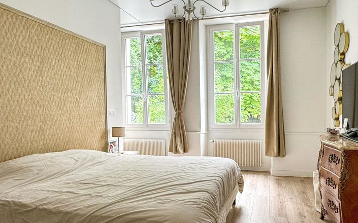 Image No.9-8 Bed Property for sale