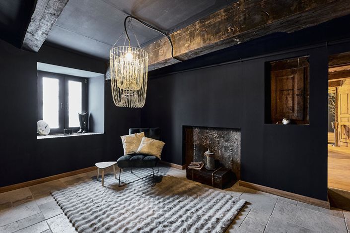 Image No.17-7 Bed Property for sale