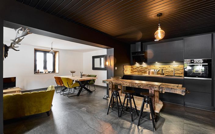 Image No.9-7 Bed Property for sale