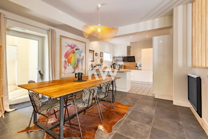 Image No.2-5 Bed House for sale