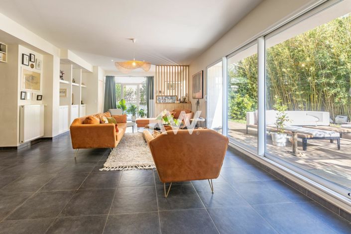 Image No.7-5 Bed House for sale