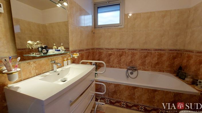 Image No.9-3 Bed House for sale