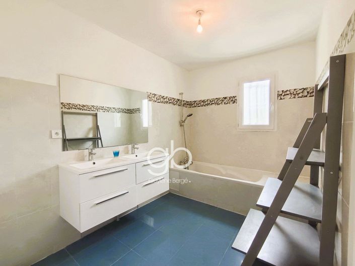 Image No.4-5 Bed House for sale