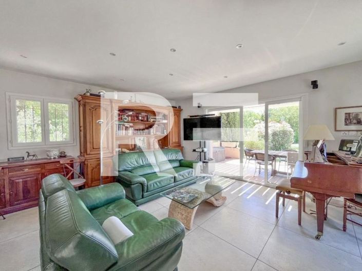 Image No.3-4 Bed House for sale